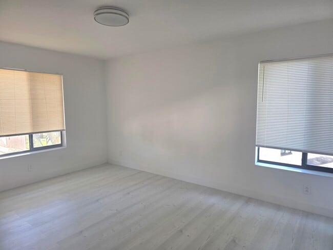 Building Photo - 205 Foxtail Dr
