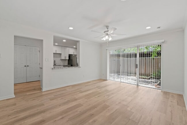 Building Photo - Stylish & Renovated Townhome in Prime West...