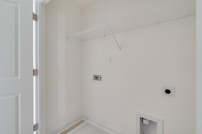 Building Photo - 3-Bed Townhouse in Franklinton with Update...