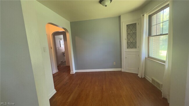 Building Photo - 86 Ferncliff Ave