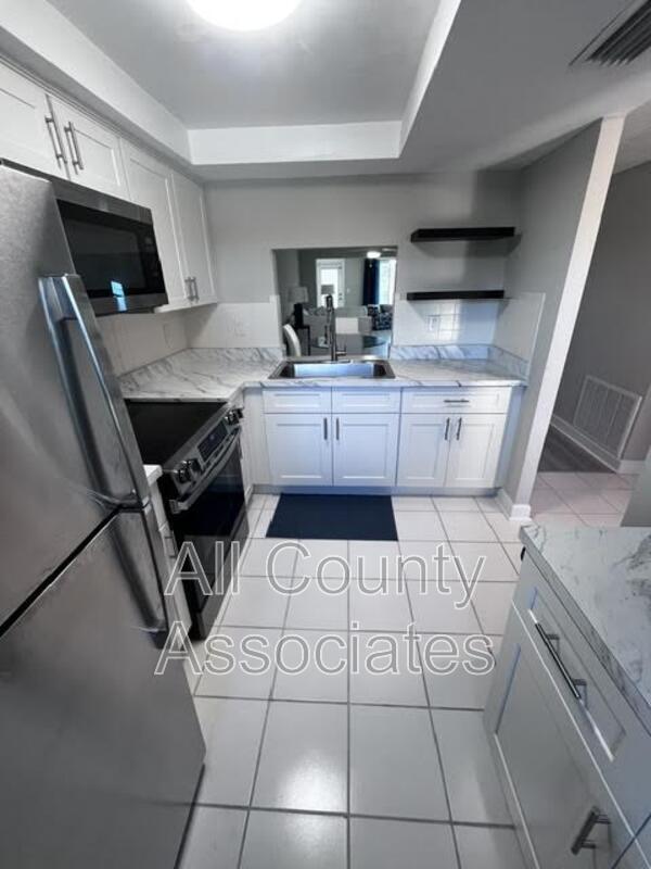 Building Photo - 4122 Hampton Dr