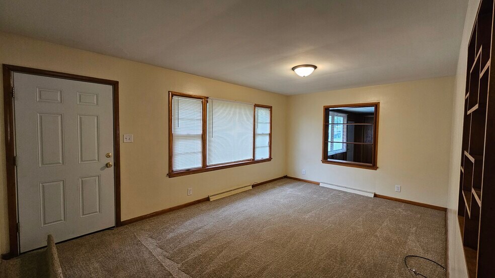 Building Photo - 570 Wyandot Ave