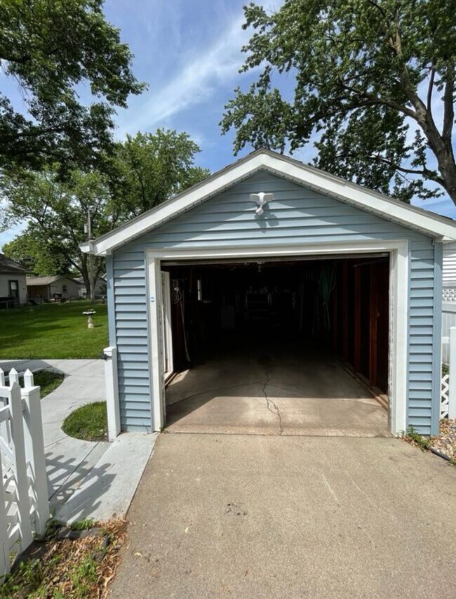 Building Photo - 1415 N D St