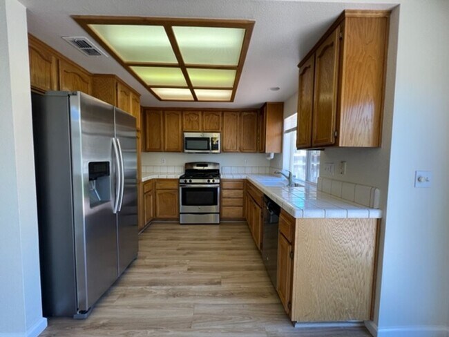 Building Photo - 4200 Buckskin Dr