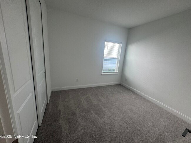 Building Photo - 113 Pentwater Rd