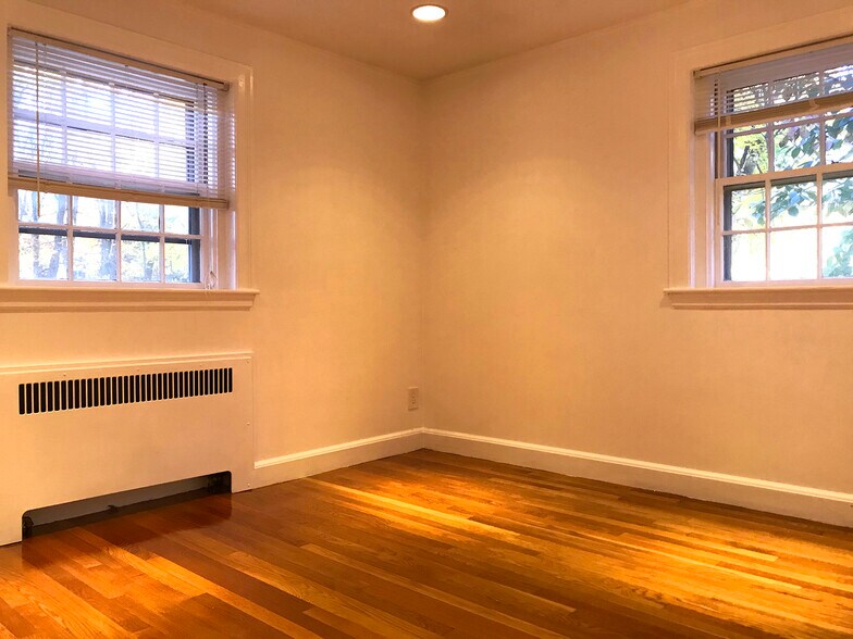 Building Photo - 37 Wyman St