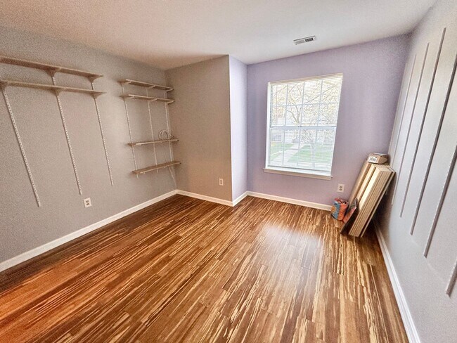 Building Photo - Beautiful 2 BR/2 BA Condo in Glen Burnie!