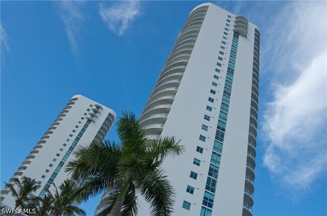 Building Photo - 3000 Oasis Grand Blvd