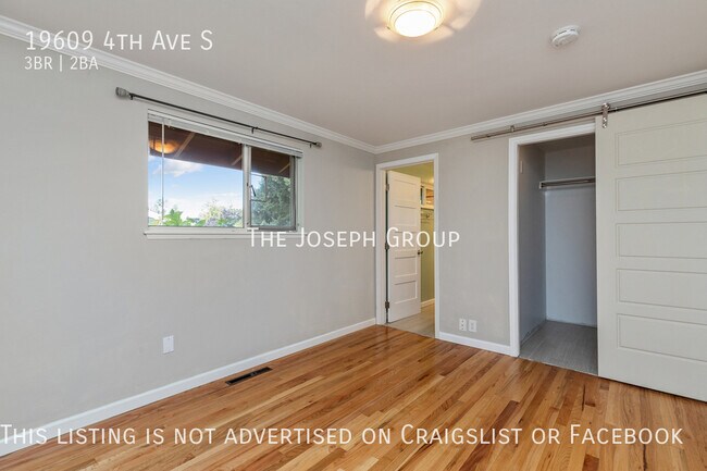 Building Photo - Beautifully updated 3 bed/1.75 bath in Des...