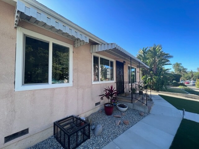 Front Unit #1 - 836 N Fuller Ave