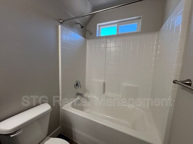 Building Photo - 1509 W Topaz Dr