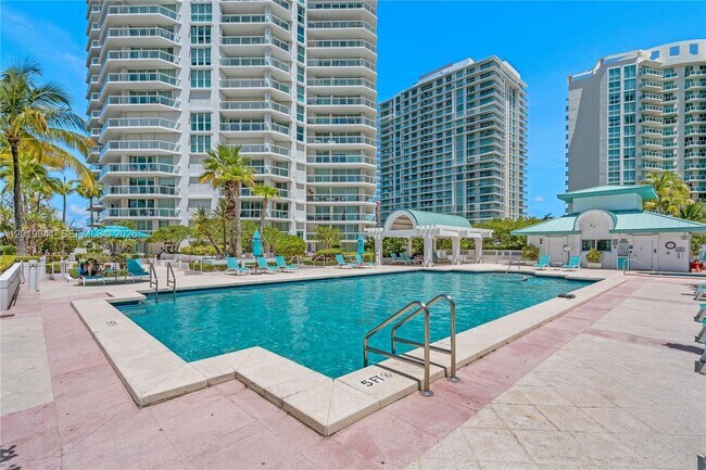 Building Photo - 16500 Collins Ave