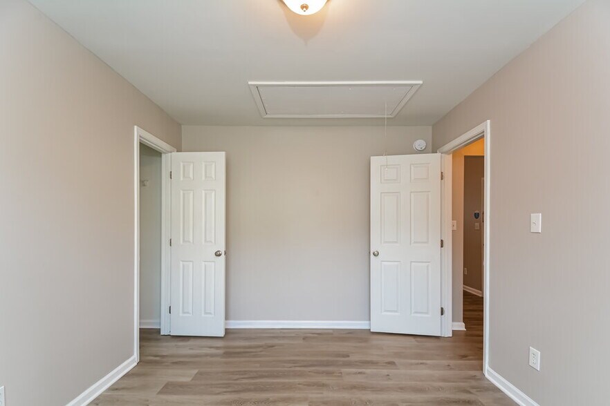 Building Photo - 3709 Blue Blossom Dr
