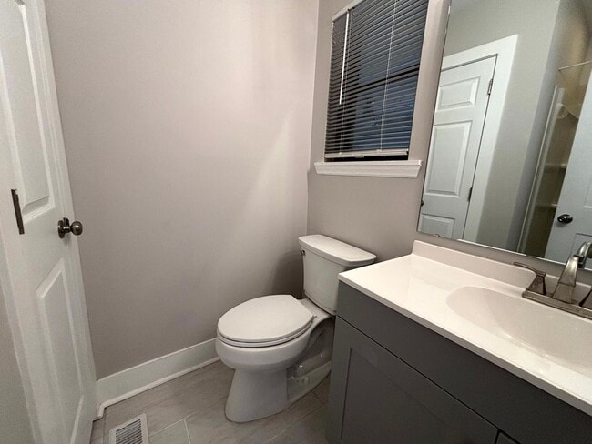 Building Photo - 575 Countrytown Dr