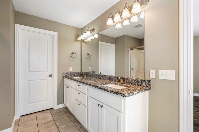 Building Photo - 121 Carrington Ave