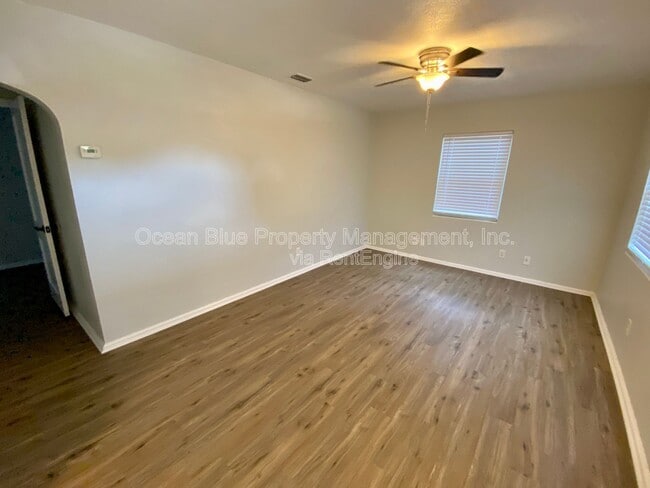 Building Photo - 740 52nd Ave N