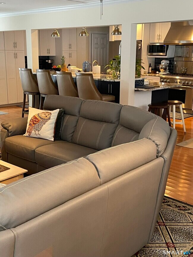 Building Photo - 51 W Lake Ave