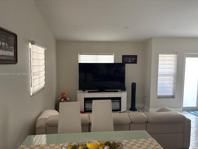 Building Photo - 3103 W 70th St