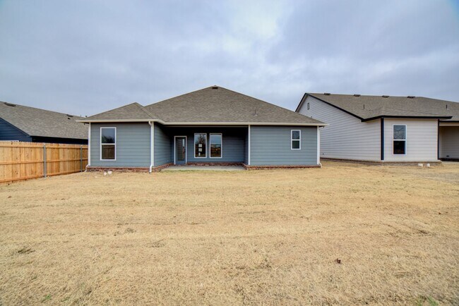 Building Photo - 4 BEDROOM CAPITAL HOME IN SAND SPRINGS!!!