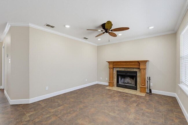 Building Photo - 286 Pilgrim Rd