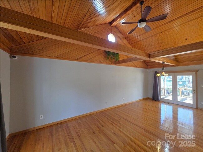 Building Photo - 256 Georgewoods Dr