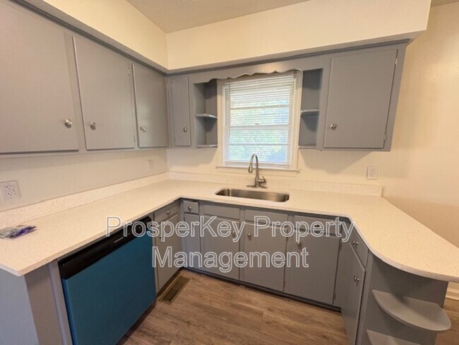 Building Photo - 5802 Catalina Dr