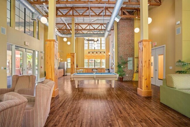 Building Photo - 911 N Orange Ave