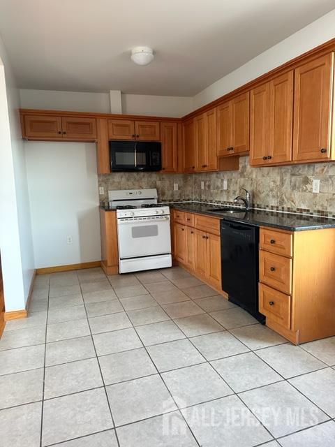 Building Photo - 321 Pershing Ave