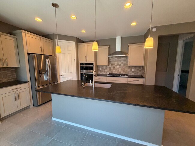 Building Photo - 2 Bed 2 Bath + Den Long-Term Rental in Anthem at Merrill Ranch!