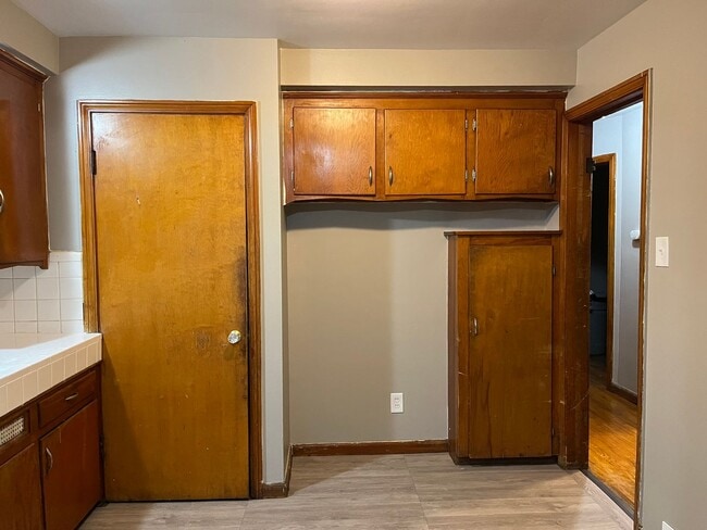 Building Photo - Lovely renovated 3 bedroom house