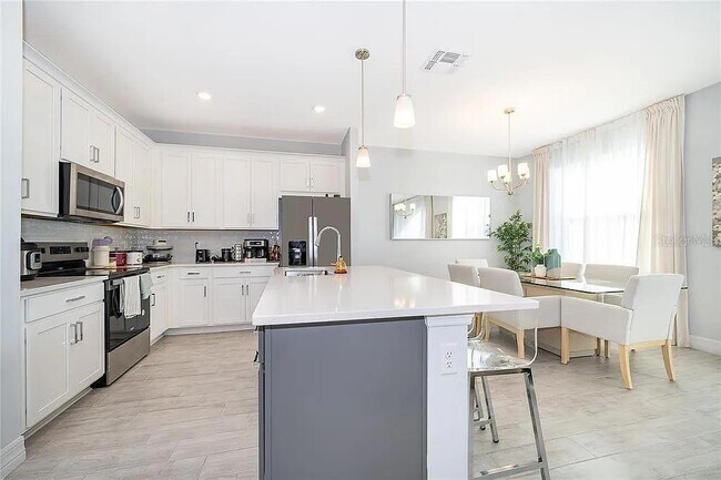 Building Photo - 5818 Wallis Ln