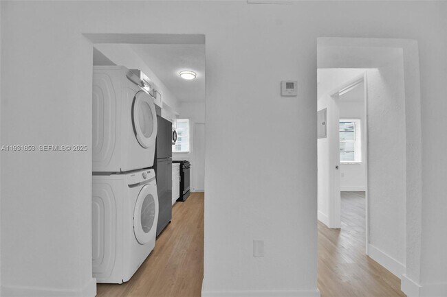 Building Photo - 1900 Calais Dr