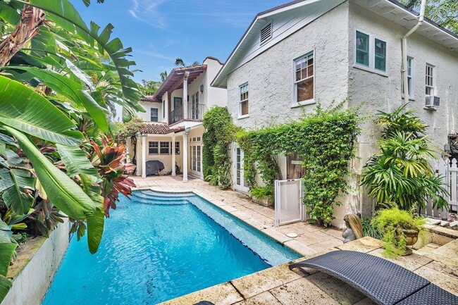 Building Photo - 710 Claremore Dr