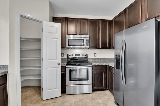 Building Photo - $1,800 - 1 Bed, 1.5 Bath Condo in Denver with In Unit Laundry in Great Location!
