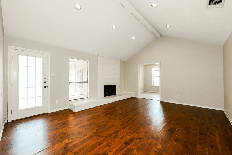 Building Photo - 904 Fairfield Ln