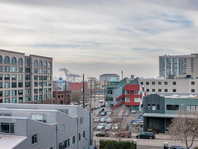 Building Photo - Open Floor Plan Loft in Jack London Square