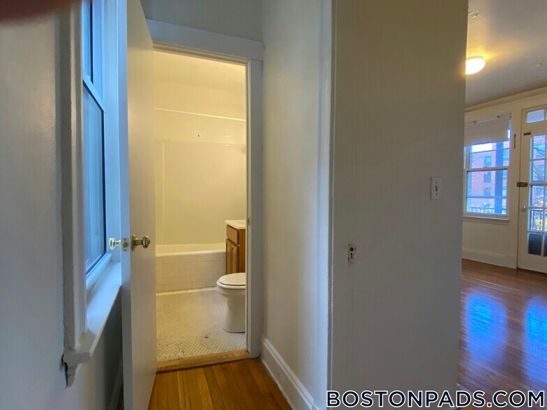 Building Photo - 1638 Commonwealth Ave