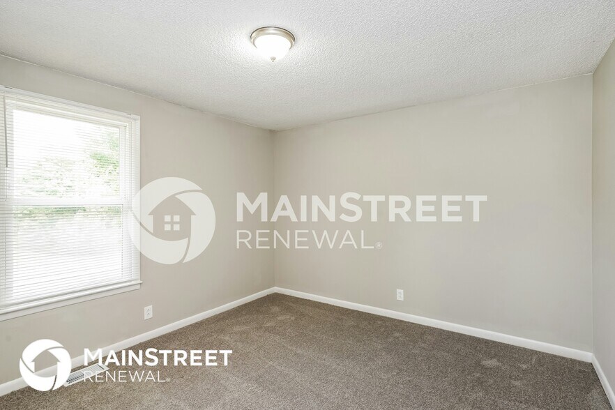 Building Photo - 233 Evergreen Cir