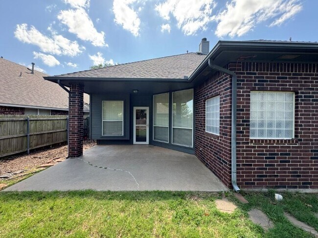 Building Photo - Storm Shelter!! Moore Schools 3 bed + offi...
