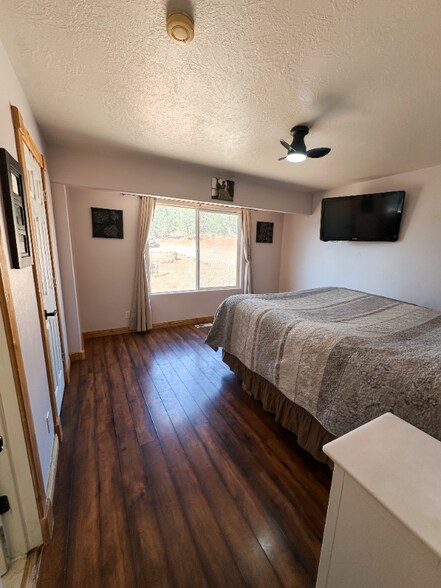 Building Photo - 462 E Pine View Dr