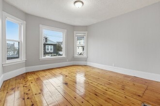 Building Photo - 35 Oakland St