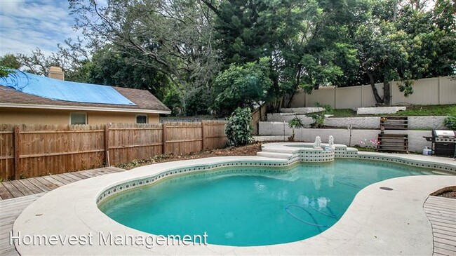 Building Photo - 913 Red Dandy Dr