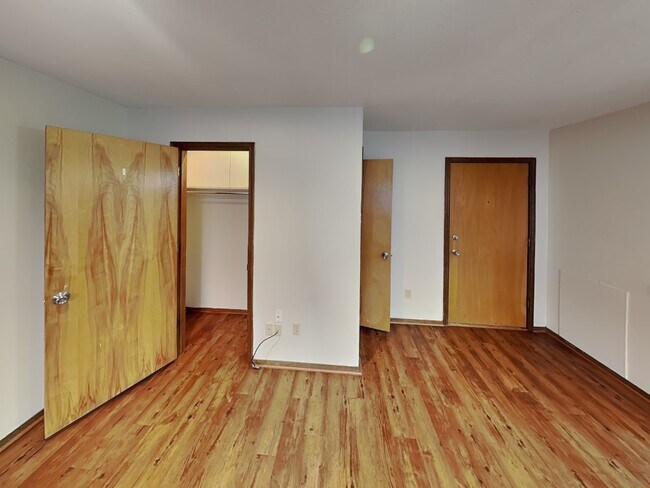 Building Photo - 120 E 13th Ave