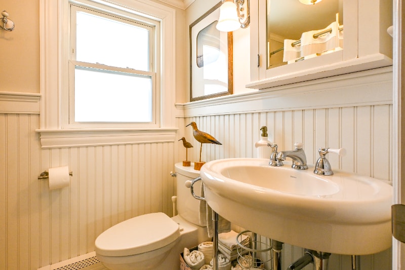 Building Photo - 8 Pine Tree Ave