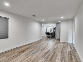 Building Photo - 667 Edgebrook Dr