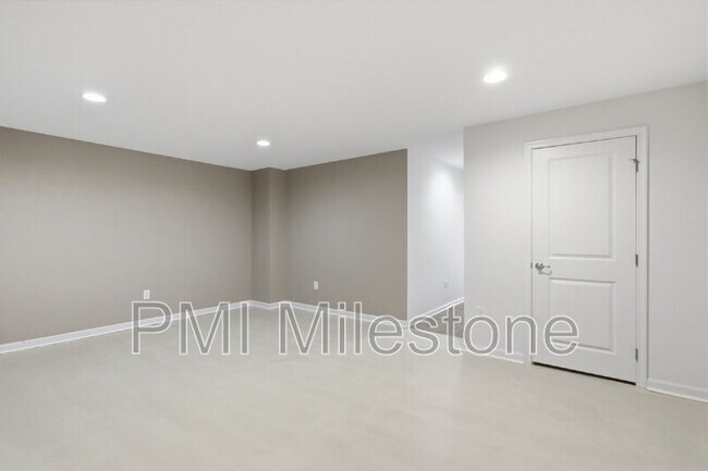 Building Photo - 72 Norwood Dr