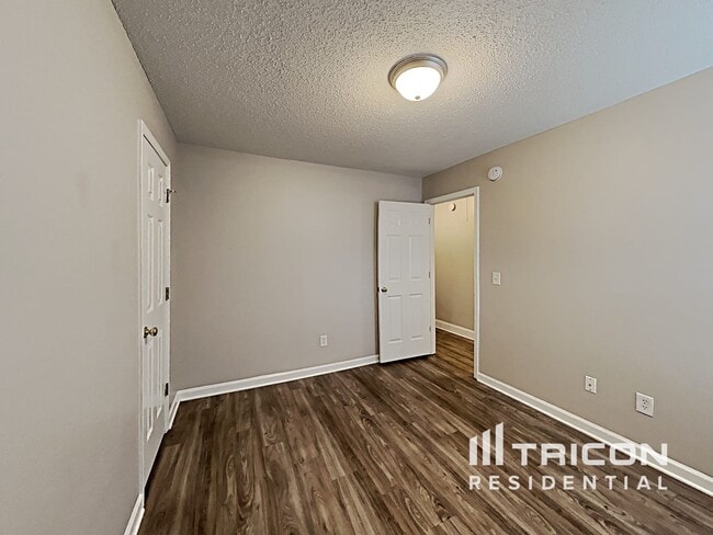 Building Photo - 209 Oakpointe Dr