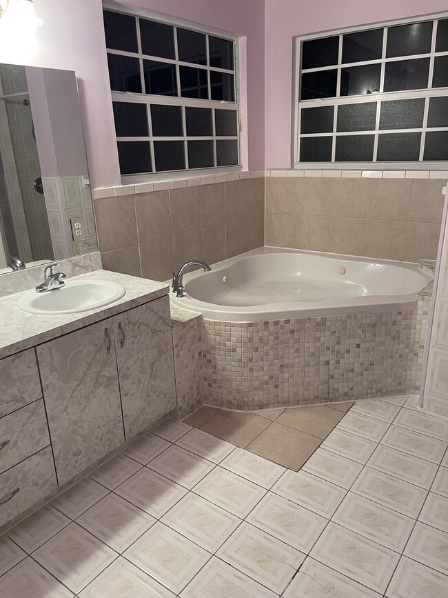 Building Photo - 2436 Raleigh St