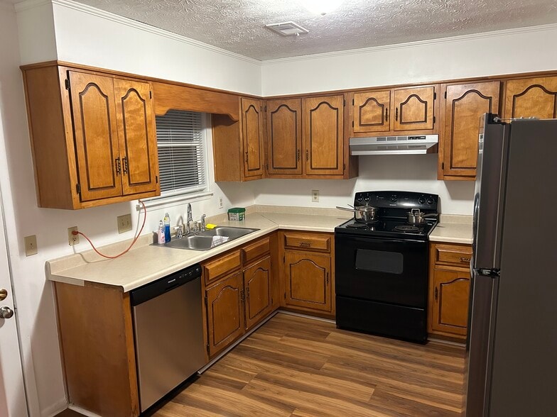 Building Photo - 226 Highland Park Dr