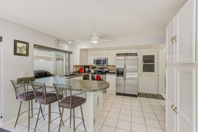 Building Photo - 3-Bedroom, 2-Bath Seminole Home – Fully Furnished & Move-In Ready!